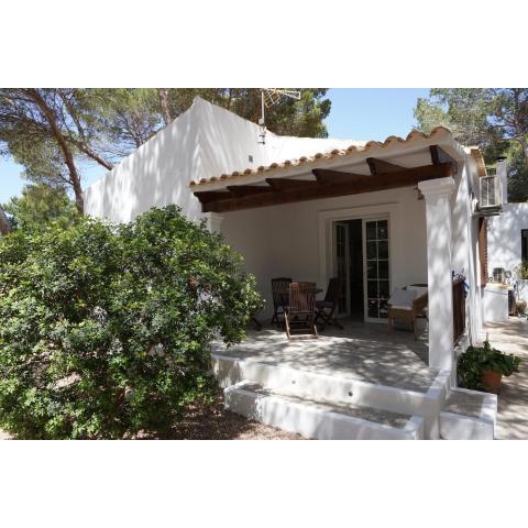 2 bedrooms house at Platja de Migjorn 600 m away from the beach with furnished garden and wifi