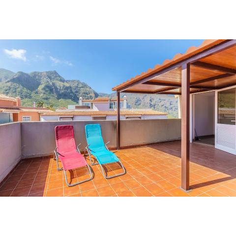 2BR Home with Parking - Mountain Views Terrace