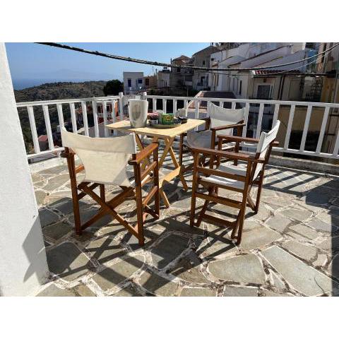 3-level doll house in Kea Ioulida/Chora, Cyclades