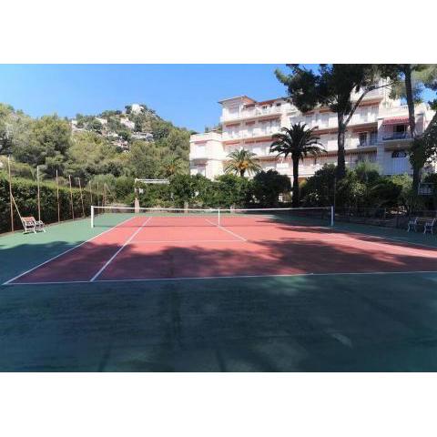 3P avec piscine, tennis et vue mer dans une résidence de grand standing