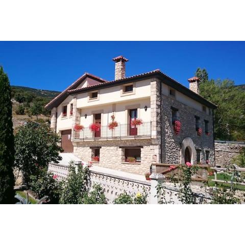 5 bedrooms house with enclosed garden at Merindad de Valdivielso