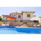 A beautiful 3 bed detached villa a short walk to the Villamartin Plaza & Golf ccourse