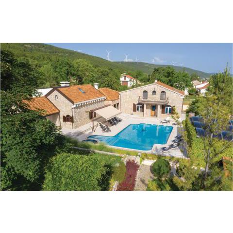 Amazing home in Cista Velika with Jacuzzi, WiFi and Private swimming pool