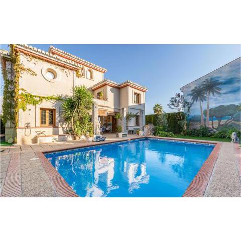 Amazing home in Padul with WiFi, 7 Bedrooms and Outdoor swimming pool