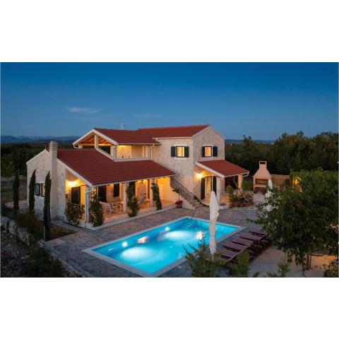 Amazing home in Sibenik with 4 Bedrooms, Jacuzzi and Heated swimming pool