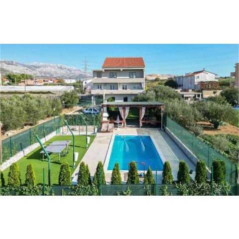 Amazing home in Split with Outdoor swimming pool, 3 Bedrooms and WiFi