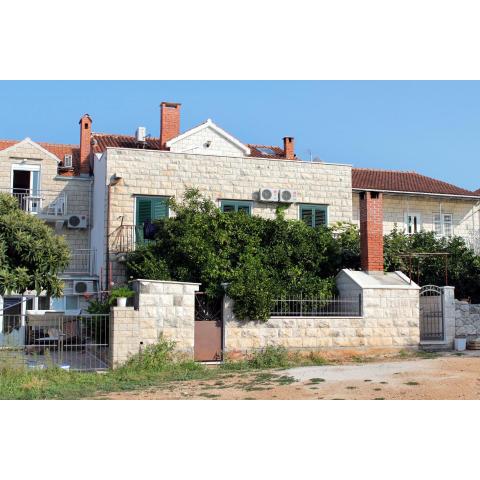 Apartments and rooms with parking space Supetar, Brac - 5658