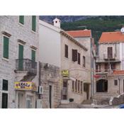 Apartments by the sea Bol, Brac - 13539