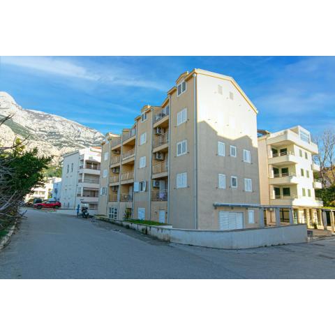 Apartments by the sea Makarska - 18160