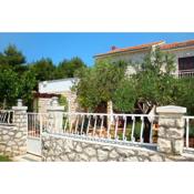 Apartments by the sea Mirca, Brac - 2853