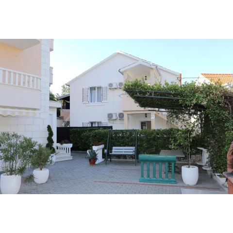 Apartments by the sea Promajna, Makarska - 10329