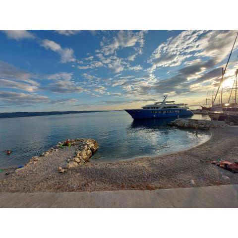 Apartments Petar btw. Split and Omiš