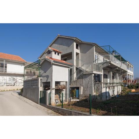 Apartments with a parking space Grebastica, Sibenik - 13978