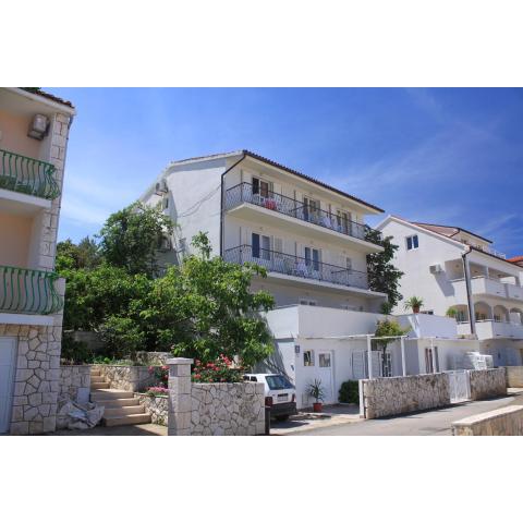 Apartments with a parking space Hvar - 4004