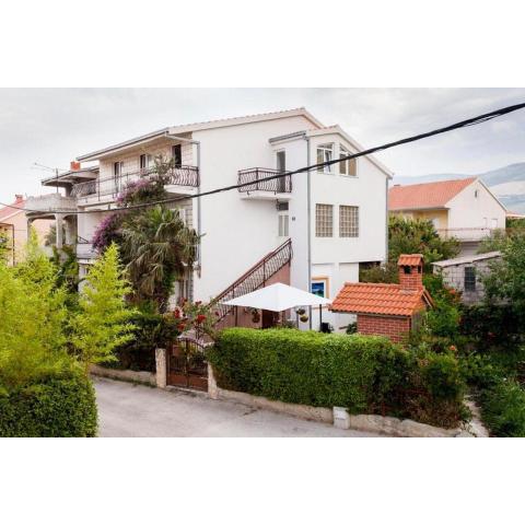 Apartments with a parking space Kastel Stafilic, Kastela - 20153