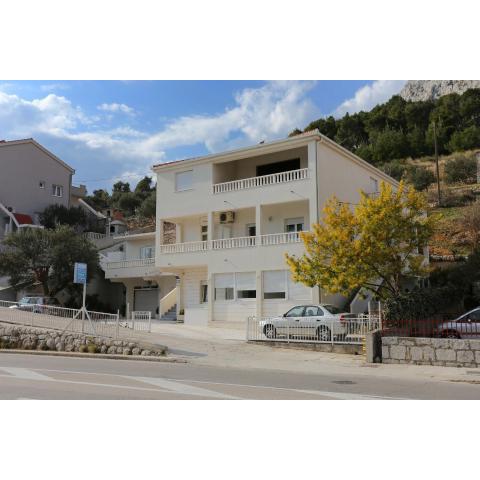 Apartments with a parking space Omis - 10351