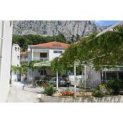 Apartments with a parking space Omis - 2745