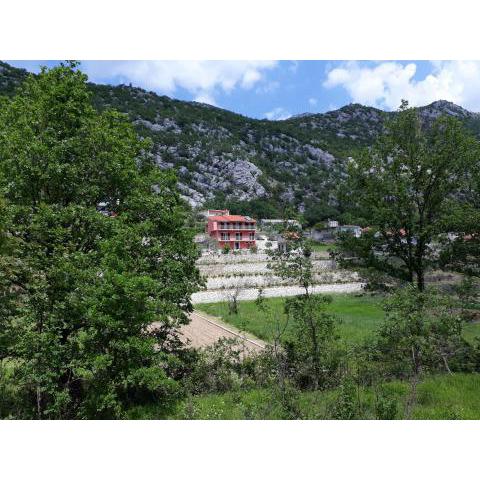 Apartments with a parking space Ostrvica, Omis - 12674