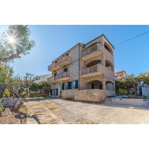 Apartments with a parking space Supetar, Brac - 19724