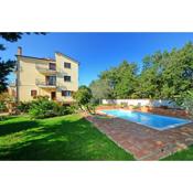 Apartments with pool Albina