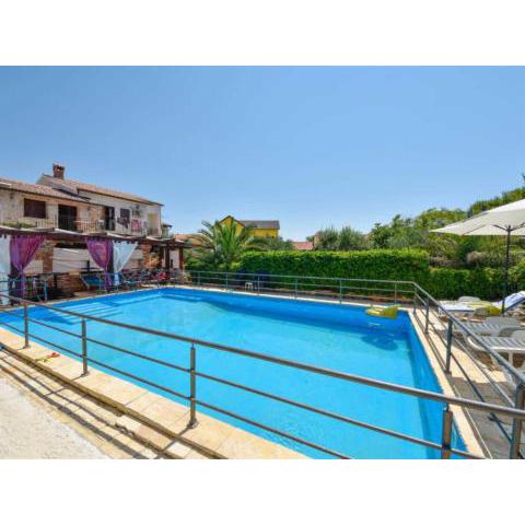 Apartments with pool, Vir