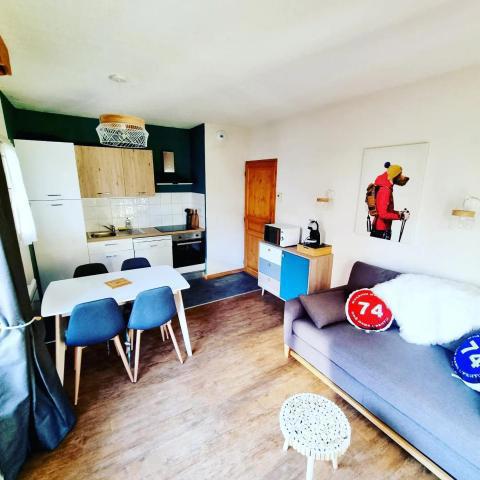 Appartement avec piscine & jardin pied de la télécabine