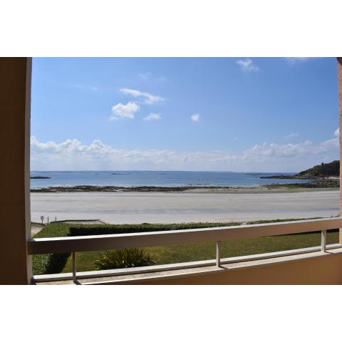 Appartement SUPERBE VUE MER, face à la plage de Tresmeur à TREBEURDEN - Réf 660