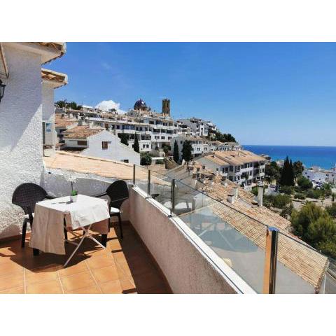 Ático-Dúplex con vistas al mar y casco antiguo en Altea