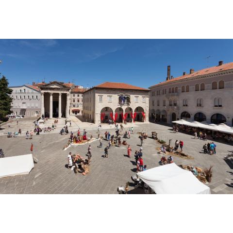 Augustus Forum View