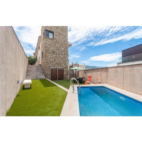 Awesome home in Granada with 5 Bedrooms, WiFi and Outdoor swimming pool