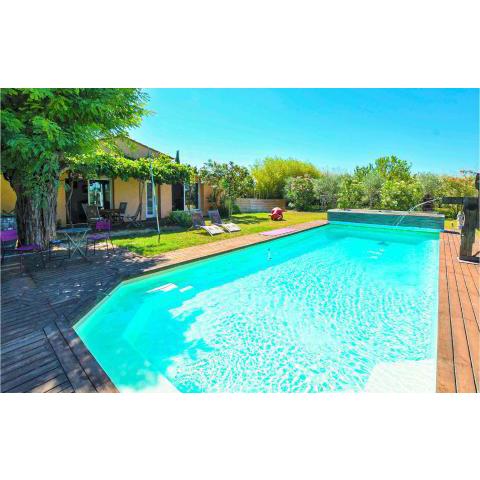 Awesome home in Jonquières with Outdoor swimming pool, WiFi and 1 Bedrooms