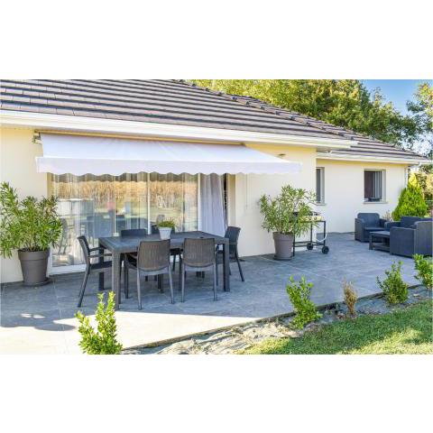 Awesome home in Rivehaute with Outdoor swimming pool, WiFi and 3 Bedrooms