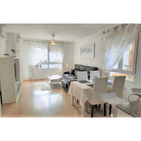 Beautiful 2 Bed Apartment on Villamartin Plaza