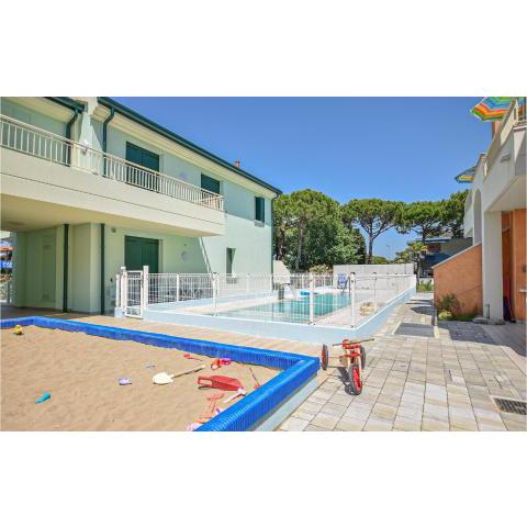 Beautiful apartment in Jesolo with 2 Bedrooms, WiFi and Outdoor swimming pool