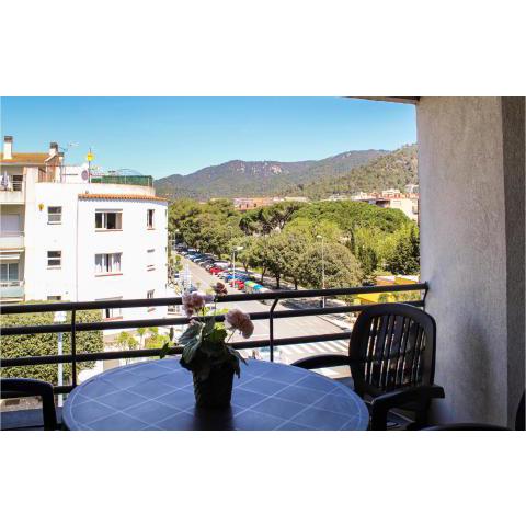 Beautiful apartment in Tossa de Mar with WiFi and 3 Bedrooms