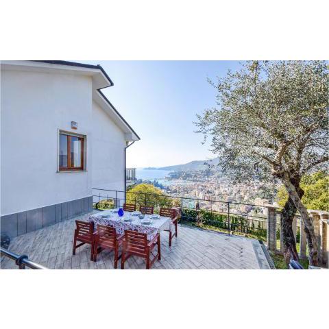 Beautiful home in Rapallo with 3 Bedrooms and WiFi