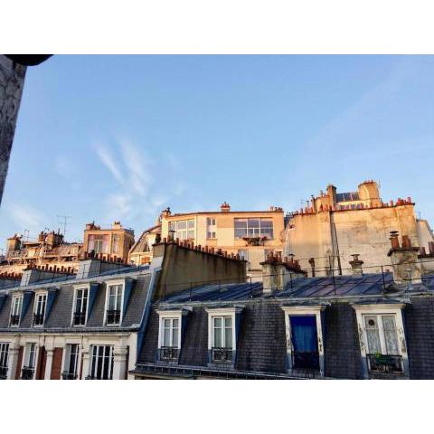 Bright cosy last floor Montmartre