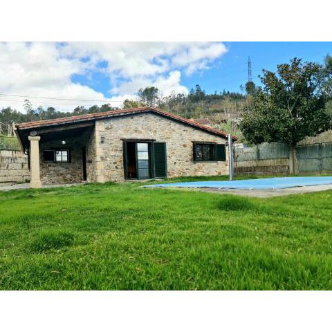 Casa 2 habitaciones con piscina y cenador al aire libre