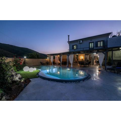 Casa Del Miele, private pool, BBQ, mountain view.