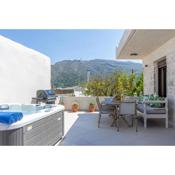 Casa Kastella, private jacuzzi & BBQ facilities!