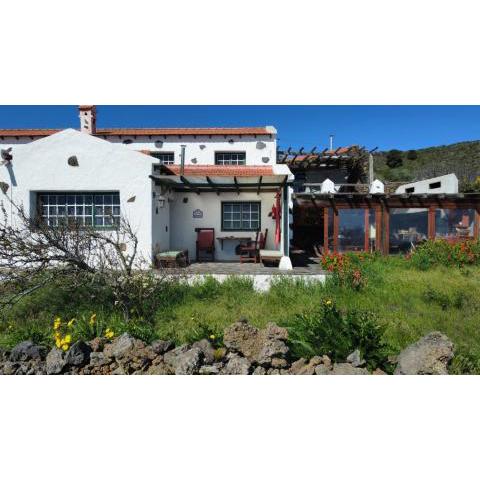 Casa rural con vistas al mar y terraza con barbacoa en Isora