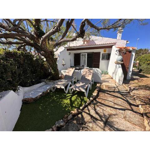 Casa turística y acogedora con piscina y jardín en Cap d Artrutx para 4 personas