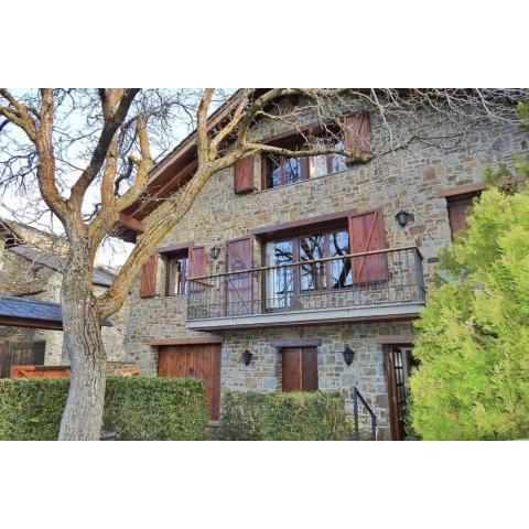 CASA UNIFAMILIAR 8 pax con jardín URTX - CERDANYA