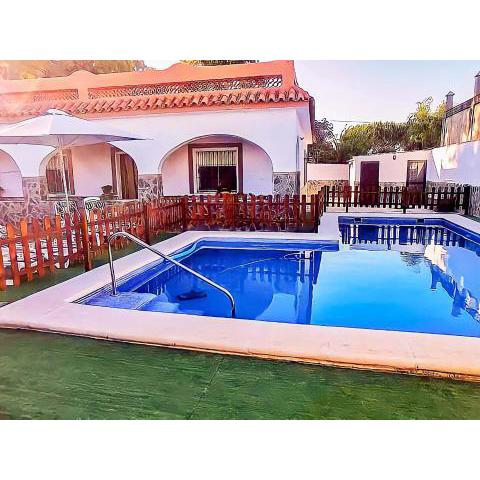 Chalet con piscina privada en Barbate