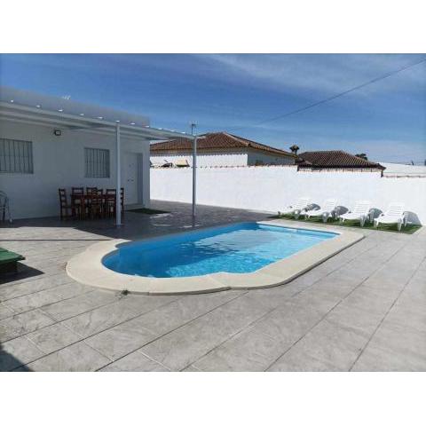 Chalet con Piscina Privada Rebeco