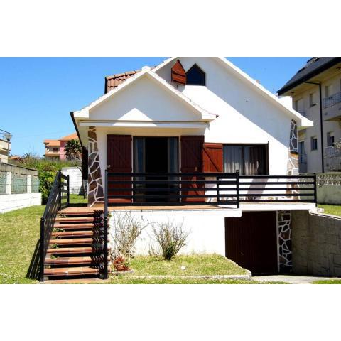 Chalet en frente de la Playa de Canelas