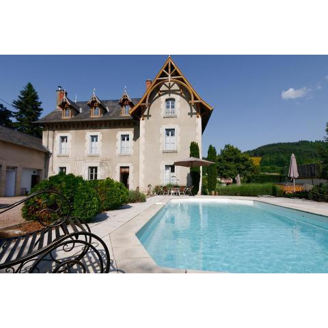 Château d'Arfeuilles Chambres et tables d'hôtes