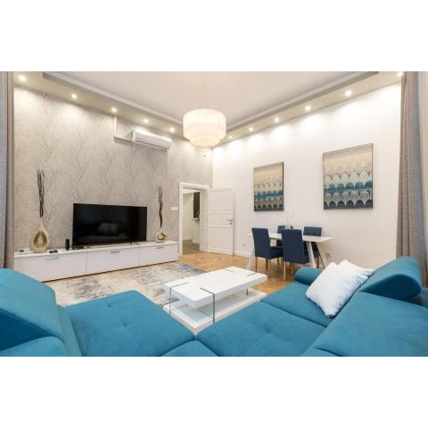 City Center Grand Luxury w 2BR/2BT