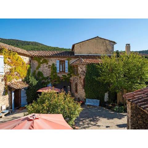 Comfortable cottage in an exceptional country house, Gigondas