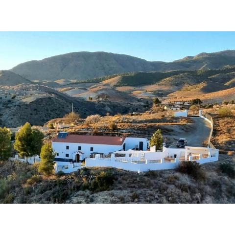 Cortijo naturista con vistas